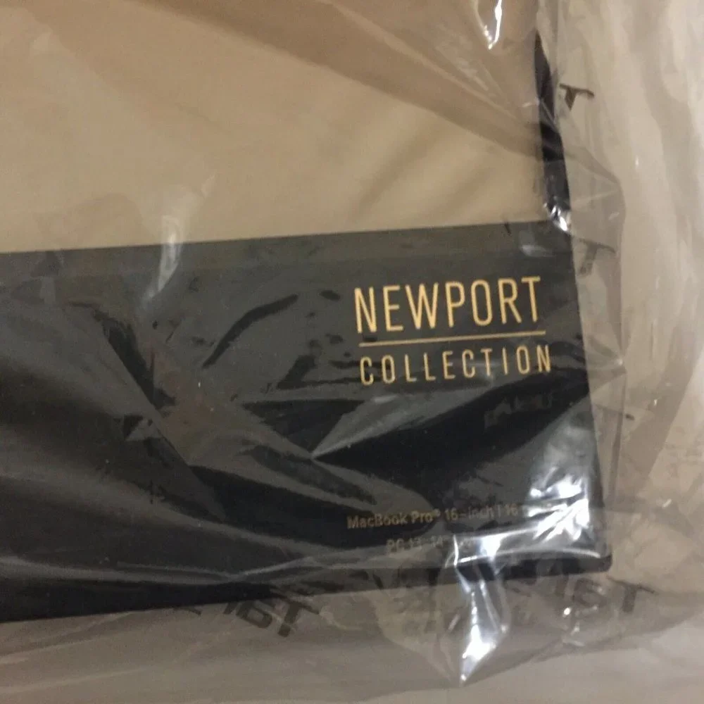 NEW Targust 13-14'' Newport Laptop Tan Sleeve